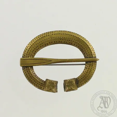 Rintaneula Kalevasla Koru, leveys 40mm, pronssia