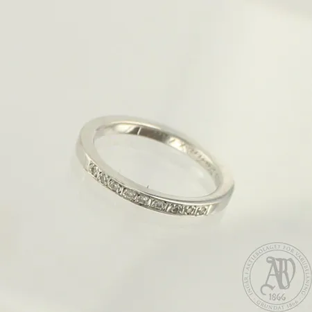 Timanttisormus 9xn.0.005ct, kaiverrettu, koko 16, 750 valkokulta, paino 3,1g 