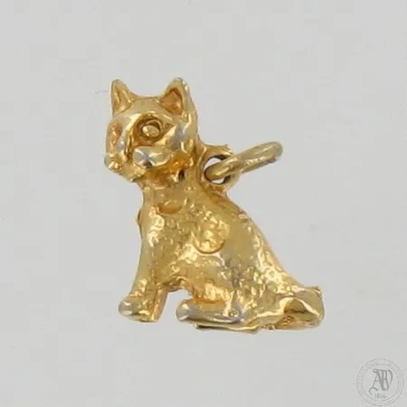 Kissa-riipus, korkeus ja leveys 20mm ja 20mm, kullattua metallia. 
