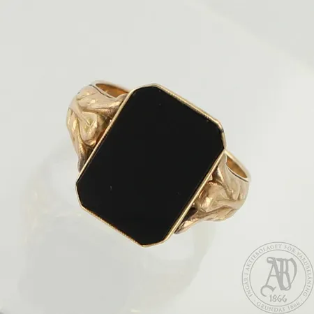 Kivikantasormus, koko 21¼, 585br, paino 5,9g