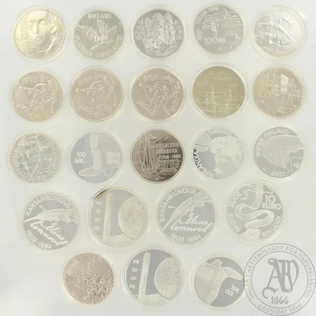 22 suomalaista juhlarahaa, 900-925, paino 522,6g Lähetetään postipakettina.