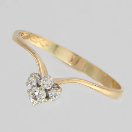 Timanttisormus 1xn.0.09ct ja 3xn.0.02ct, koko 19½, 750, paino 1,8g