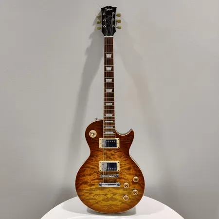 Sähkökitara Tokai Love Rock Les Paul, kaksi humbucker-mikrofonia, vol-vol-tone-tone, 3-asentoinen mikrofoninvalitsin, otelautamerkit helmiäistä, 22 nauhaa, made in Korea, pehmeä laukku