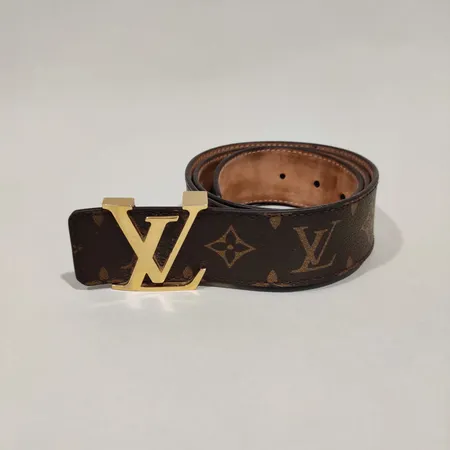 Vyö Louis Vuitton, malli M9608V,  pituus 94cm, todistus, pieniä käytön jälkiä.