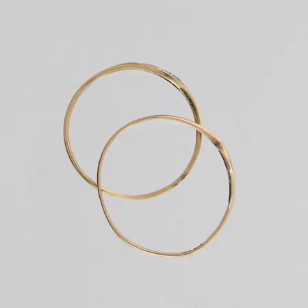 Kaksi viallista sormusta, 585, paino 1,0g