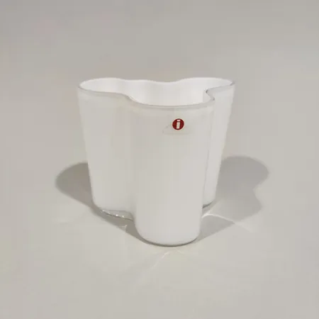 Aalto-maljakko Iittala, design Alvar Aalto, korkeus 95mm, valkoinen.
