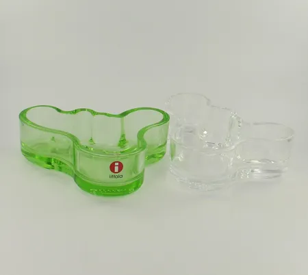 Kaksi Aalto-maljakkoa Iittala, design Alvar Aalto, mitat 30x80x100mm