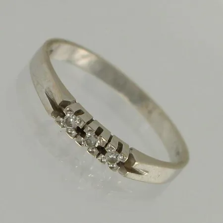 Timanttisormus 3xn.0.01ct, koko 18, 585 valkokulta, paino 2,0g