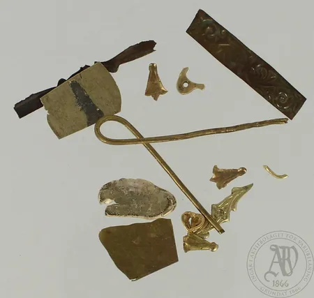 Viallisia kultapaloja, 585, paino 6,2g