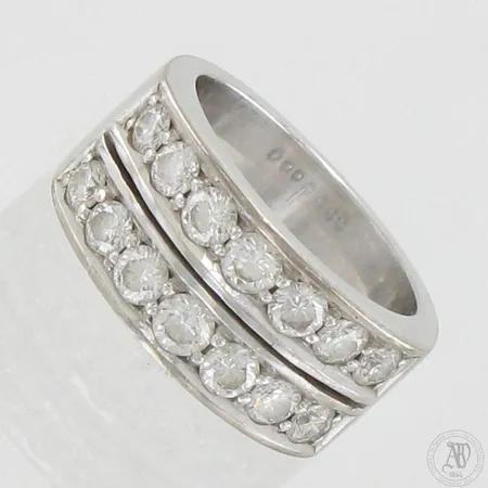 Timanttisormus 14xn.0.08ct, kumminkin yhteensä 1.18ct, koko 15¾, 750 valkokulta, paino 11,5g 
