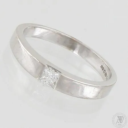 Timanttisormus 1xn.0.20ct princess-hionta, koko 18, 750 valkokulta, paino 4,2g