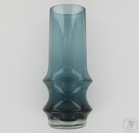 Lasimaljakko, Reimari, design Tamara Aladin, Riihimäen Lasi, korkeus 250mm, siniharmaa