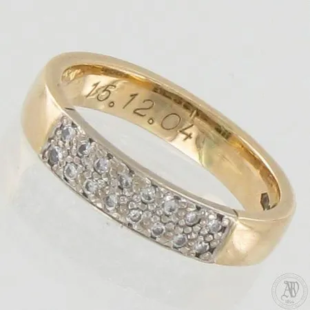 Timanttisormus 16xn.0.005ct, koko16¼, 585 kelta- ja valkokulta, paino 4,5g
