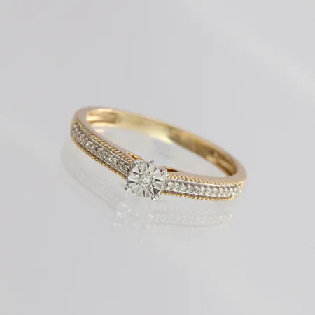 Timanttisormus 1xn.0.01ct 22xn.0.005ct, koko 15½, 585 kelta- ja valkokulta, paino 1,4g