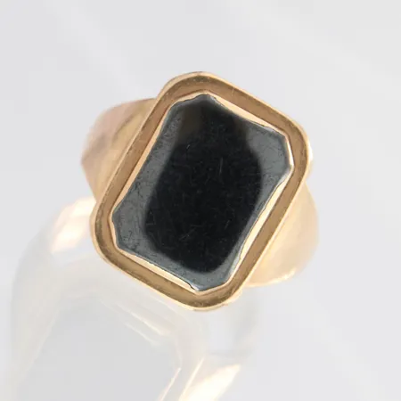 Kivisormus, kaiverrettu, koko 20¾, 585br, paino 9,8g