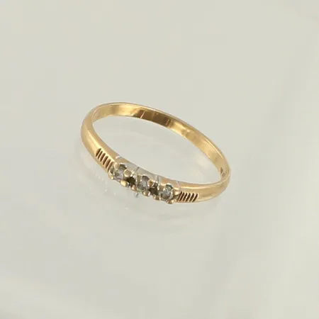 Timanttisormus 3xn.0.02ct, koko 17½, 585, paino 1,5g 