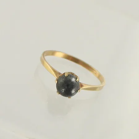 Kivisormus, koko 18½, 585br, paino 2,0g 