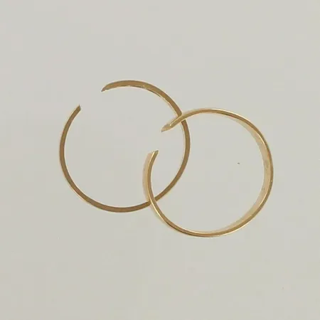 2 viallista sormusta, 750, paino 4,6g 