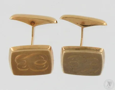 Kalvosinnapit, kaiverrettu, mitat 13x13mm, 585, paino 7,8g