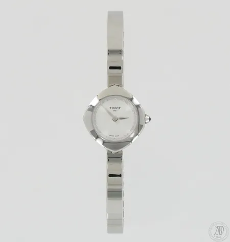 Teräsrannekello Tissot, quartz, T113109 A, taulun korkeus 25mm, rannekkeen Ø 65mm, uudenveroinen, takuutodistus 2018 ja laatikko.