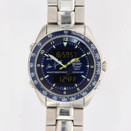 Teräsrannekello Orient Chronograph Marcus Grönholm CVZ0300600 Quartz, taulun Ø 44mm, hihnan pituus 200mm, yksi lisäpala, paperit laatikko ja suomenkieliset ohjeet.