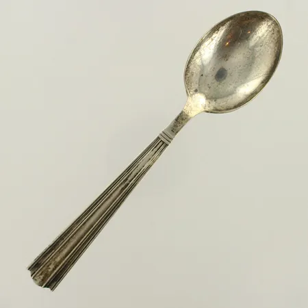Yksi jälkiruokalusikka, Margit, pituus 160mm, 916, paino 27,5g 