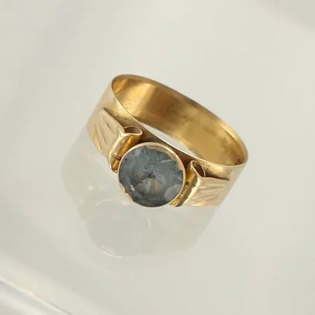 Kivisormus, käytön jälkiä, koko 16½, 585br, paino 2,8g 