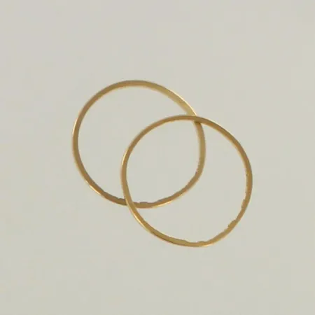 2 viallista sormusta, 750, paino 1,4g 