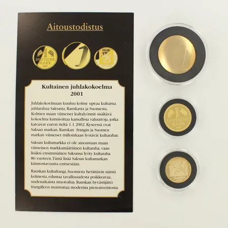 Kultainen juhlakokoelma 2001,0577/1000: 1 D-Mark 999 12g, 1 Franc 750 26,1g, 1 Markka 750 8,6g, puulaatikko ja todistus, yhteispaino 46,7g 