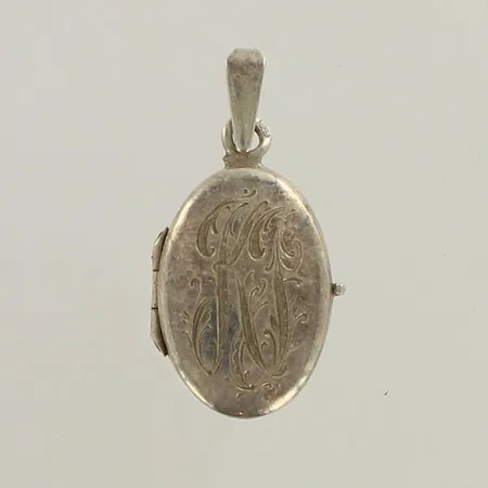 Medaljonki, kaiverrettu, korkeus 35mm, 925br, paino 6,1g 