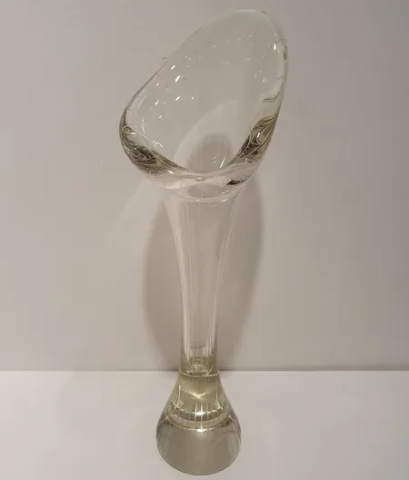 Lasimaljakko, Humppila, Kalla, design Mikko Helander, korkeus 380mm, viivahiottu, pieniä käytön jälkiä ja iskeymiä Lähetetään postipakettina.