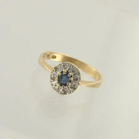Kivisormus timanteilla 8xn.0.01ct, koko 16½, 585br, paino 1,9g 