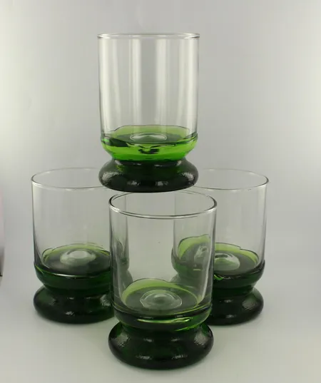 Neljä Whisky lasi, Kievari, Design Matti Halme, Humppilan Lasitehdas Oy, Vuosi, 1972-81, korkeus 10cm