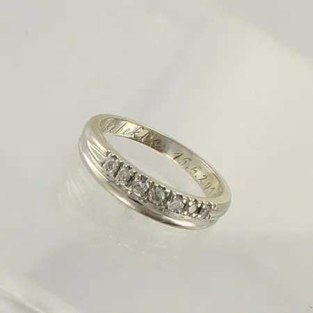 Timanttisormus 7x.0.01-0.03ct , kaiverrettu, koko 16¾, 585 valkokulta, paino 3,3g 
