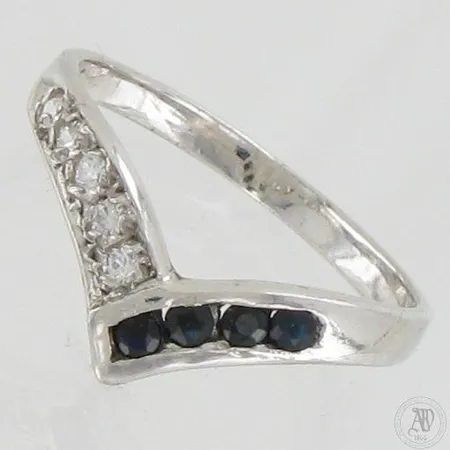 Kivisormus, koko 17½, 925br, paino 1,8g 