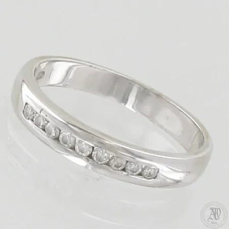 Timanttisormus 9xn.0.02ct, koko 16½, 585 valkokulta, paino 2,6g