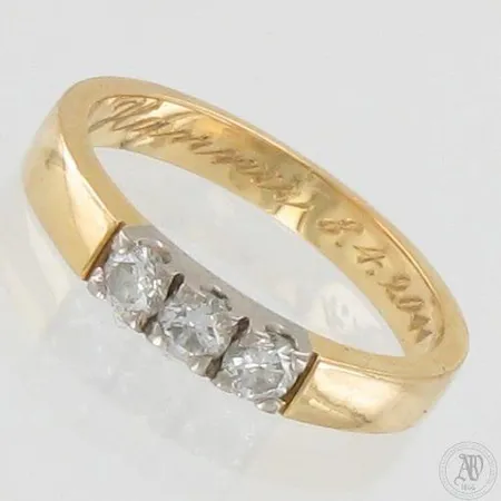 Timanttisormus 3xn.0.09ct, koko 16, kaiverrettu, 750, paino 3,2g