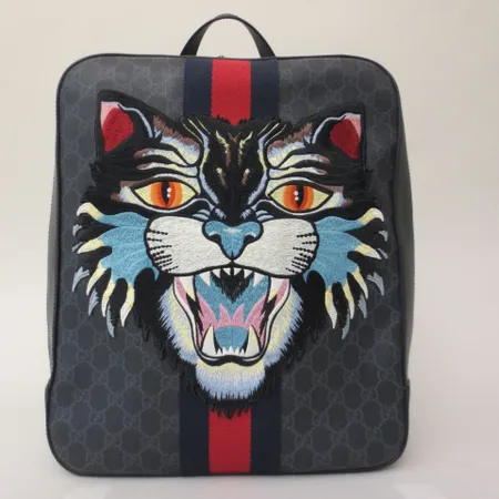 Gucci-reppu, jossa kaksi sisätaskua. Repussa on pehmustetut säädettävät olkaimet. Ostettu 18.1.2018. 
