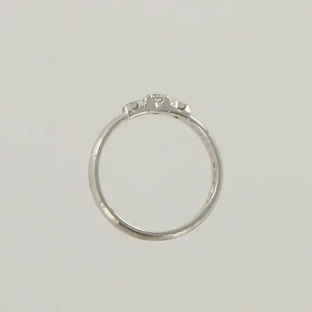 Timanttisormus 1xn.0.16ct 2xn.0.06ct, koko 17½,  750vk, paino 4,2g