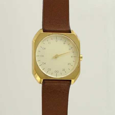 Teräsrannekello Slow Jo 17, Swiss Made one-hand 24 hour watch, quartz, taulun  Ø 30mm, rungon Ø 34,2mm,  nahkaranneke 20mm, rannekkeen pituus 148-200mm, patteri loppunut