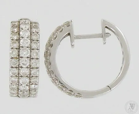 Timanttikorvarenkaat 66xn.0.03ct, viidessä kivessä pieniä kolhuja, korkeus 17mm, 585 valkokulta, paino 8,0g