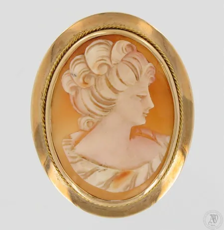 Camee-rintakoru, kaiverrettu, korkeus 48mm, 585br, paino 10,2g
