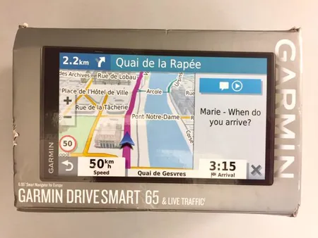 Navigaattori Carmin Drive Smart 65, ohjekirja, teline, virtajohto ja laatikko