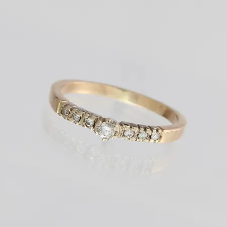 Timanttisormus 1xn.0.05ct, 6xn.0.01ct, koko 16¾ 585, paino 1,8g