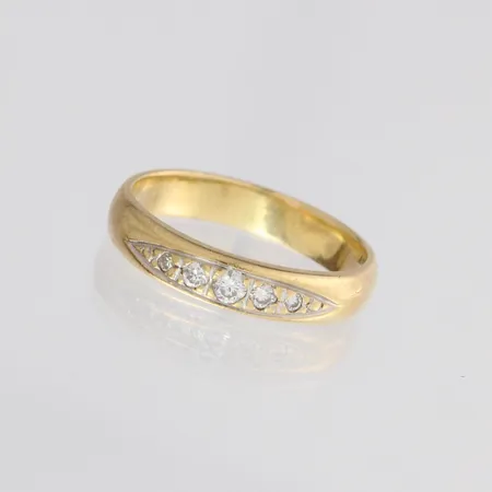 Timanttisormus 1xn0.04ct, 2xn0.02ct ja 2xn0.01ct, koko 15, 750, paino 2,3g 