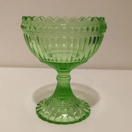 Mariskooli, iittala, korkeus 152mm, vaalean vihreä.
Lähetetään postipakettina.