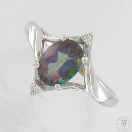 Kivisormus timanteilla 2xn.0.02ct, koko 16½, 585 valkokulta, paino 3,1g