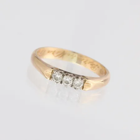 Timanttisormus 3xn.0.05ct, kaiverrettu, koko 16½, 585, paino 2,3g