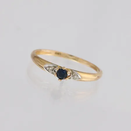 Sinisafiirisormus timanteilla 2xn.0.005ct, koko 15, 585, paino 0,7g
