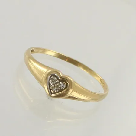 Timanttisormus 3xn.0.005ct, koko 19, 585, paino 1,3g 